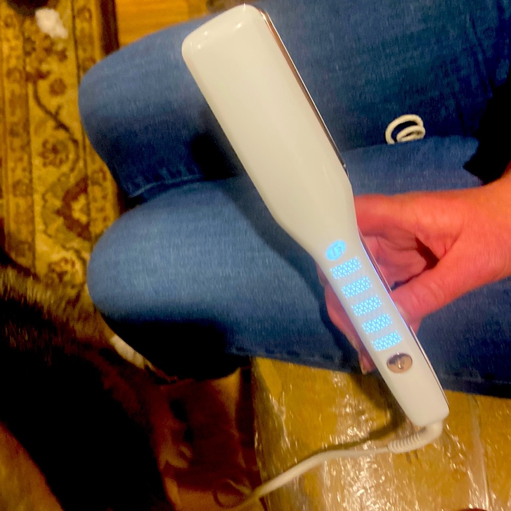 T3  hair straightener